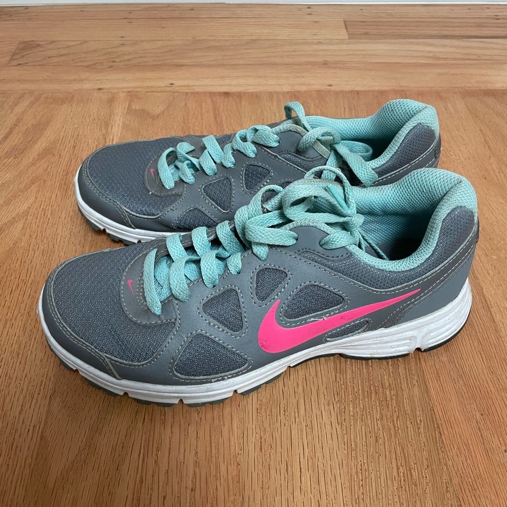 Nike Women's Gray and Pink Running Shoes- Pre-owned.